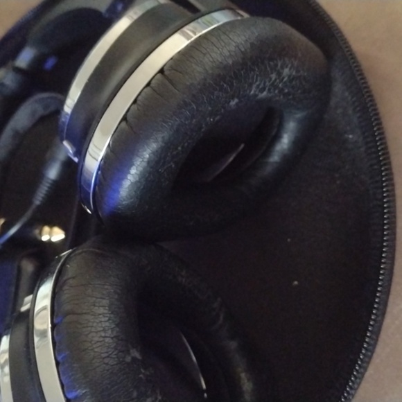 Philips Noise Cancelling SHN9500 Black and Silver Headphones - Picture 2 of 5